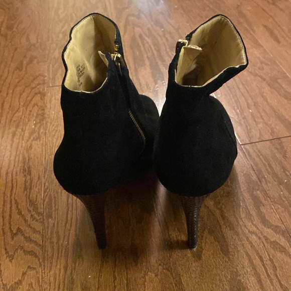 Nine West High Heel Boots, Black Suede, Size 8 1/2 medium, like new, hardly worn - Picture 3 of 7